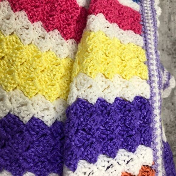 🚨 🆕 Handmade Afghan Crocheted Multicolored Stripes - Picture 4 of 8